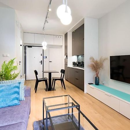 Modern Apt Next To Train Station كراكوفيا المظهر الخارجي الصورة
